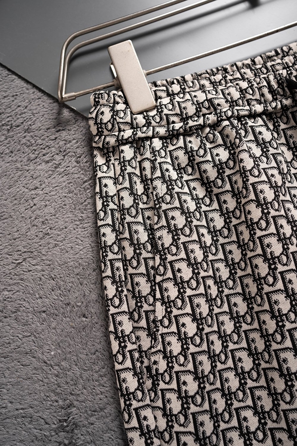 ブランドハーフパンツ背面デザイン